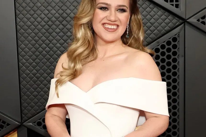 Kelly Clarkson Weight Loss Journey: Surprising Reason Behind Her Transformation Kelly Clarkson Weight Loss Journey: Surprising Reason Behind Her Transformation
